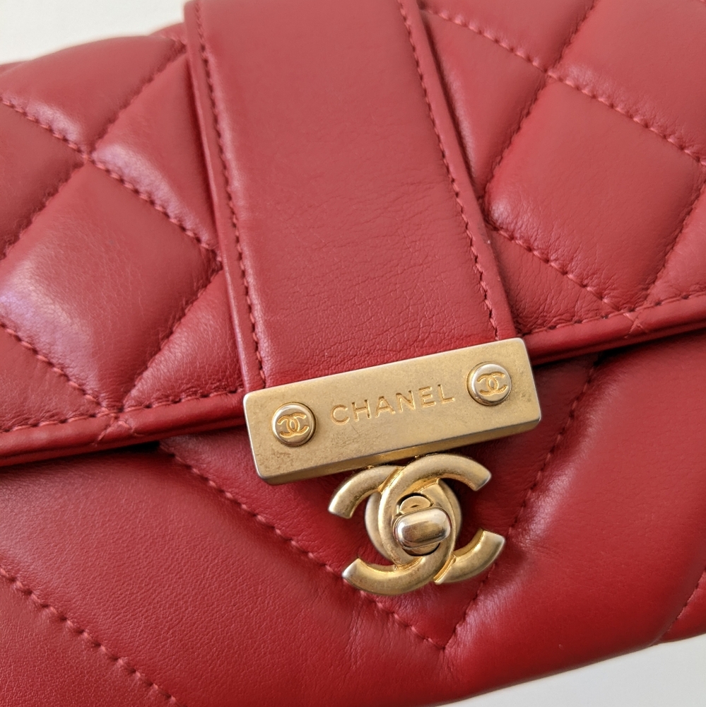 Chanel Chevron Wallet - Picture 4 of 15